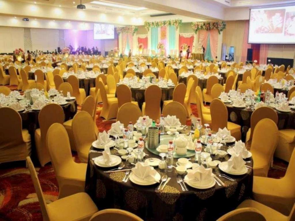 คลาโร เกนดารี  Hotel เคนดารี ภายนอก รูปภาพ